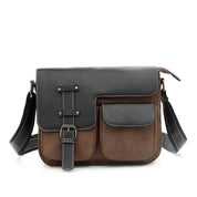 Borsa a tracolla in pelle marrone e nera, design elegante con tasche frontali e fibbia. Accessorio moda uomo, ideale per lavoro e tempo libero.
