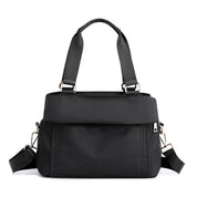 Borsa a tracolla nera da donna in nylon, design elegante e resistente, con manici e tracolla regolabile. Ideale per uso quotidiano e viaggi.