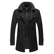 Cappotto uomo nero elegante, doppio petto, con colletto alto e tasche, ideale per l'inverno. Stile classico, moda maschile, abbigliamento invernale.