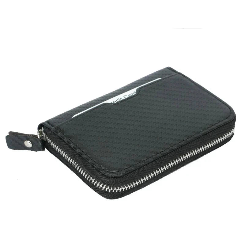 Portafoglio nero in pelle con cerniera, design elegante e compatto, ideale per carte di credito e contanti. Accessorio moda uomo e donna.
