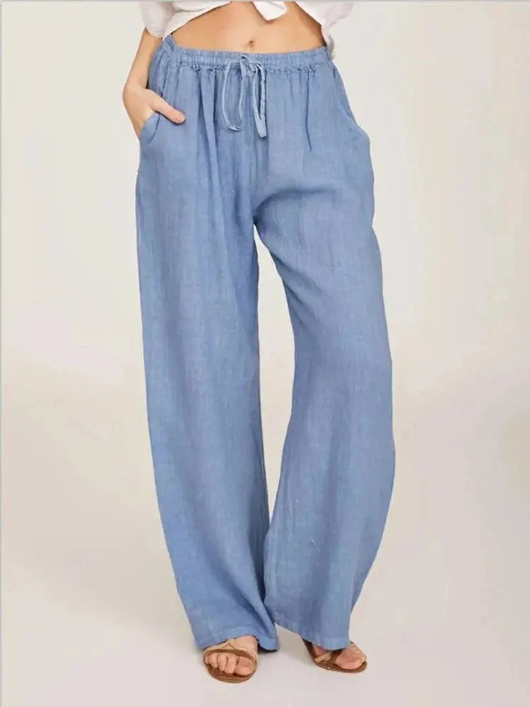 Pantaloni larghi in lino azzurro da donna, con tasche e vita elasticizzata, stile casual estivo.