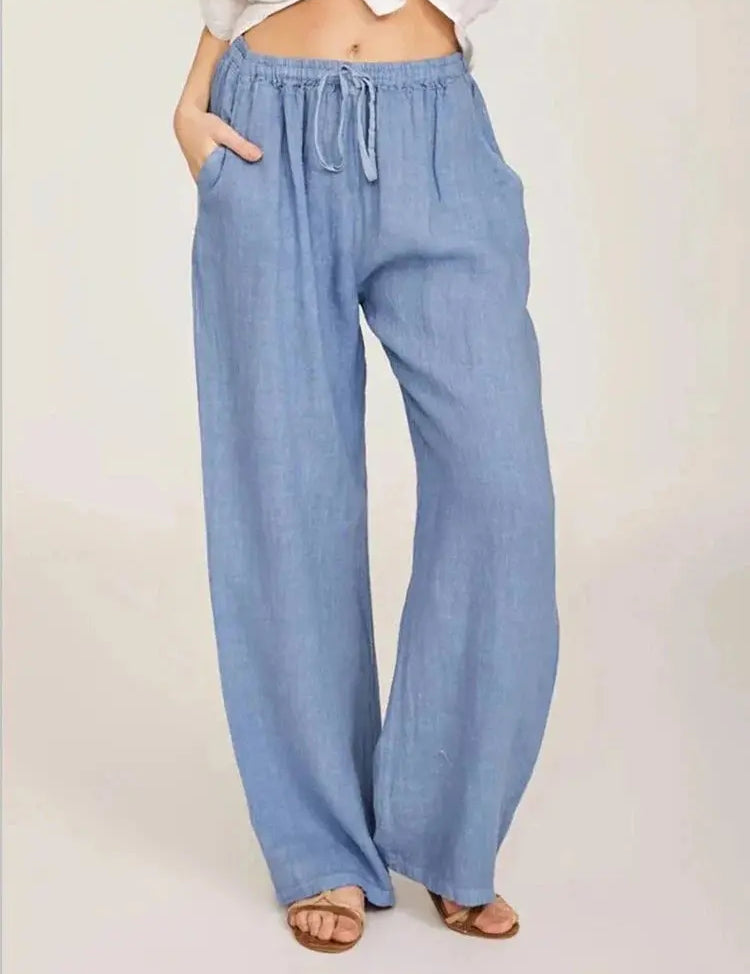Pantaloni larghi in lino azzurro da donna, con tasche e vita elasticizzata, stile casual estivo.