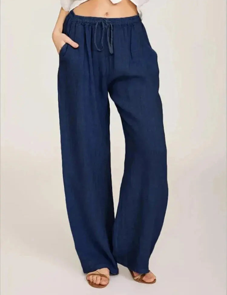 Pantaloni larghi donna blu scuro, vita alta con laccio, tasche laterali, tessuto leggero. Ideali per look casual estivi.