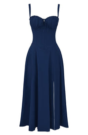 Abito lungo blu scuro con spalline sottili, scollo a cuore e gonna ampia. Elegante e femminile, perfetto per eventi serali e cerimonie.