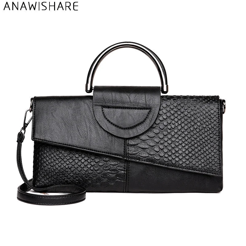 Borsa a mano nera in pelle sintetica con texture a serpente, manico metallico e tracolla rimovibile. Design elegante e moderno.