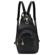 Zaino in pelle nera elegante con dettagli dorati, tasche multiple e chiusura a zip. Perfetto per moda donna, accessori di lusso, stile urbano.
