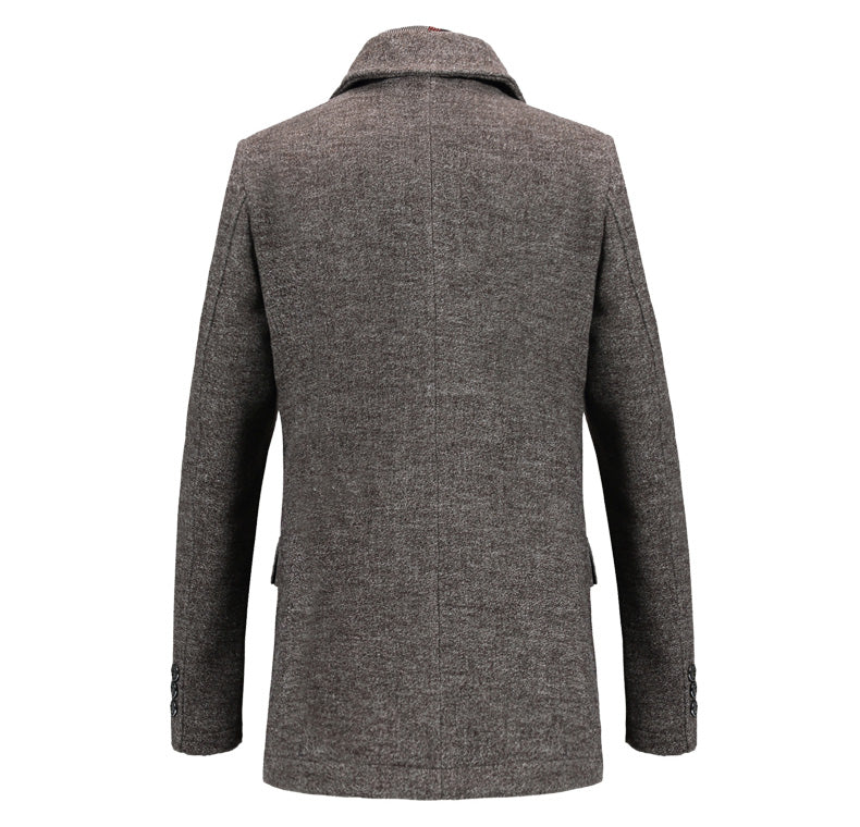 Cappotto uomo invernale grigio scuro, elegante e moderno, tessuto misto lana, taglio classico, ideale per look formali e casual.