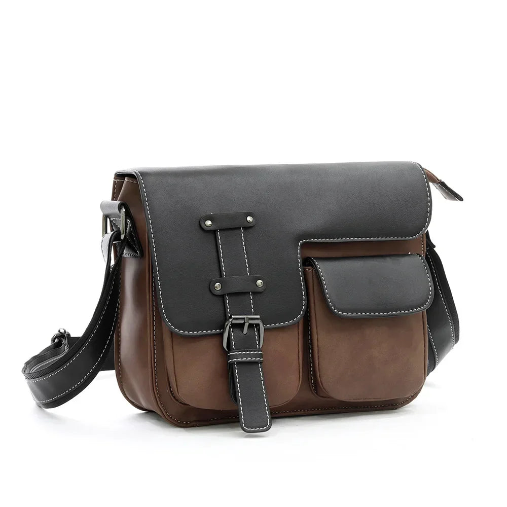 Borsa a tracolla in pelle marrone e nera, design elegante con fibbie decorative, ideale per uomo, perfetta per lavoro e uso quotidiano.