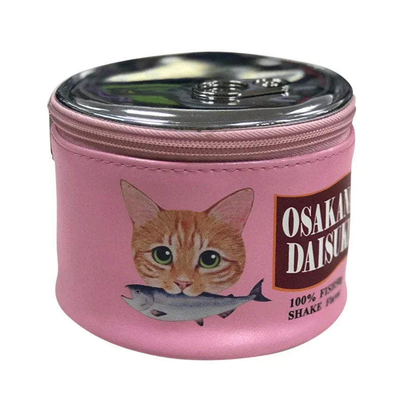Contenitore rosa per alimenti per gatti con immagine di gatto e pesce, marchio Osakana Daisuki, cibo per gatti al gusto di pesce, confezione rotonda.