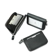 Portafoglio in fibra di carbonio nero con cerniera, scomparti per carte di credito e banconote, design compatto e moderno, accessorio uomo elegante.