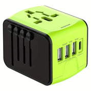 Adattatore universale da viaggio verde e nero con prese multiple, porte USB e Type-C. Accessorio compatto per ricarica dispositivi internazionali.