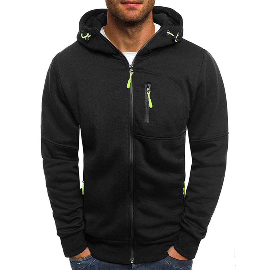 Felpa nera con cappuccio da uomo, zip frontale, tasca sul petto, dettagli verde neon, moda casual, abbigliamento sportivo, stile moderno.