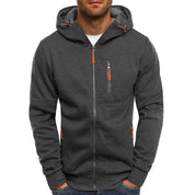 Felpa con cappuccio grigia da uomo, zip frontale, tasche con cerniera arancione, design casual, ideale per abbigliamento sportivo e tempo libero.