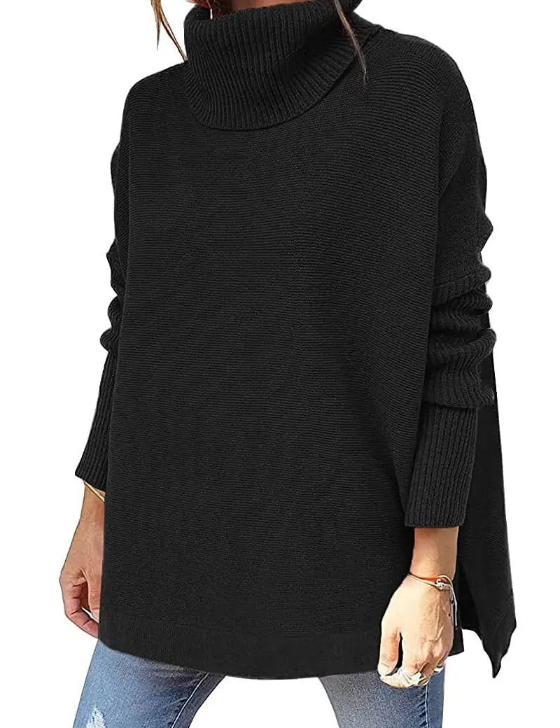 Maglione donna nero a collo alto, maniche lunghe, abbinato a jeans strappati. Moda autunnale, casual chic, abbigliamento femminile elegante.