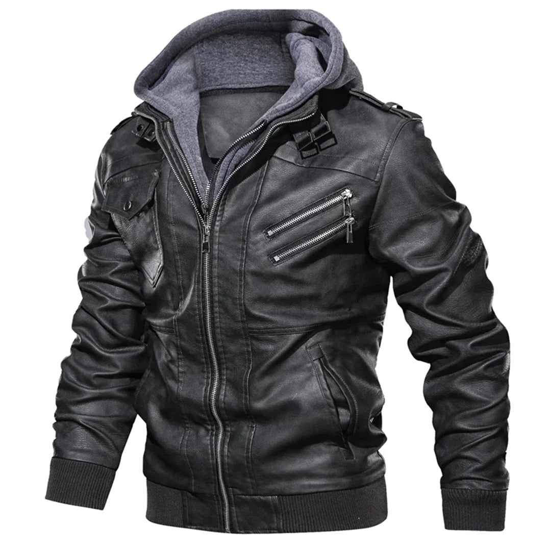 Giacca in pelle nera da uomo con cappuccio grigio, cerniere multiple e tasche, stile casual e moderno. Perfetta per l'autunno e l'inverno.