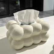 Porta fazzoletti moderno in ceramica bianca a forma di nuvola, design elegante per arredamento casa, su tavolo da cucina.