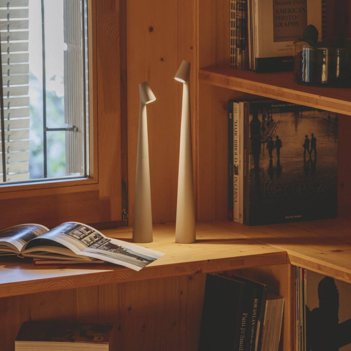 Lampada a fascio minimalista 8
