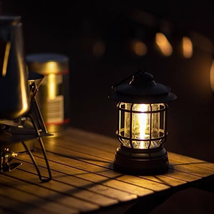 Lampada da campeggio retrò portatile 3