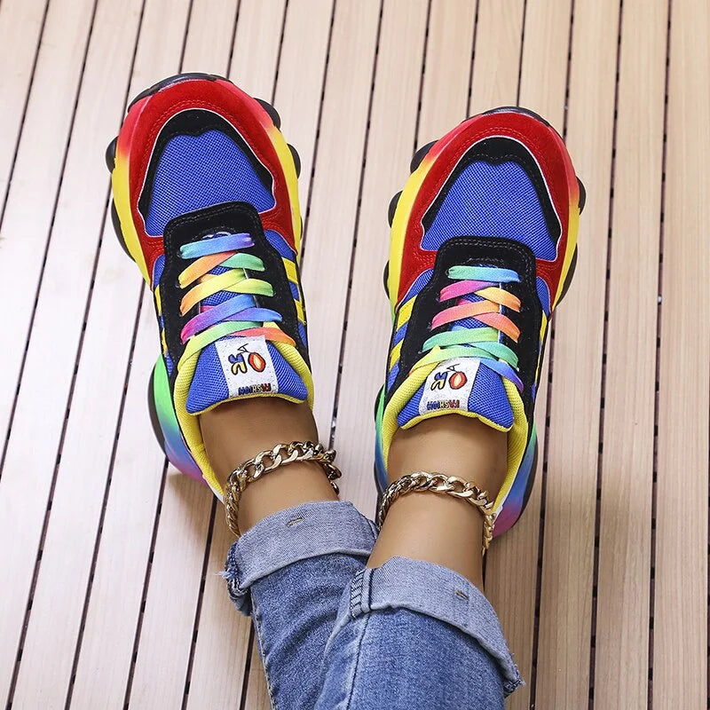 Le vivaci sneakers di Francesca 0