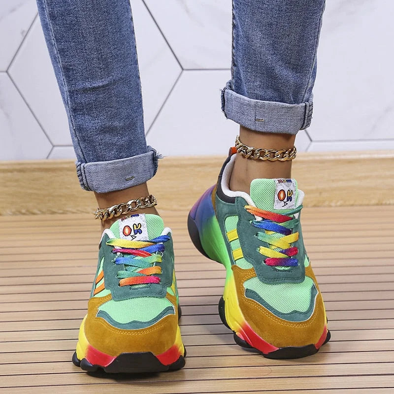 Le vivaci sneakers di Francesca 1