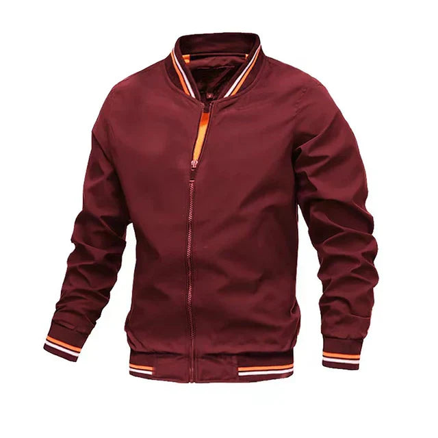 Giacca bomber uomo bordeaux, chiusura zip, colletto e polsini a righe, stile casual, moda autunno inverno, tessuto leggero e confortevole.