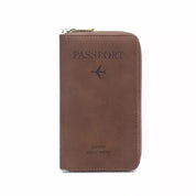 Portafoglio da viaggio in pelle marrone con cerniera, design per passaporto, logo aereo, ideale per organizzare documenti e carte durante i viaggi.