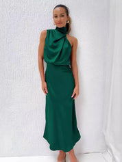 Elegante Vestito Lungo in Raso con Attraente Scollo Halter Neck