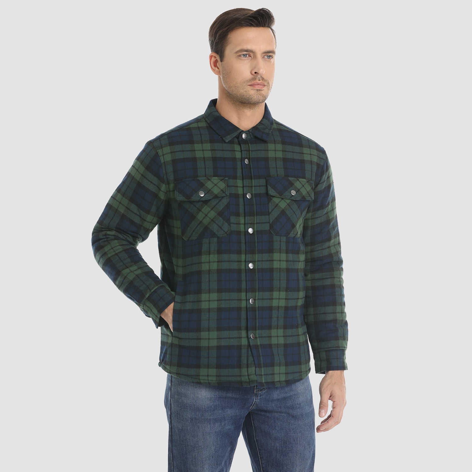 Camicia a quadri uomo verde e blu, maniche lunghe, tasche frontali, stile casual, perfetta per autunno e inverno. Moda maschile, abbigliamento casual.