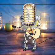 Microfono robot vintage in metallo con lampada per chitarra 1