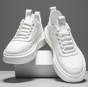 Mikee | Sneakers bianche classiche senza tempo da uomo 1