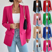 Giacca blazer donna rosa acceso, elegante e moderna, con catena dorata. Disponibile in vari colori: nero, rosso, verde, blu, beige, grigio, rosa.
