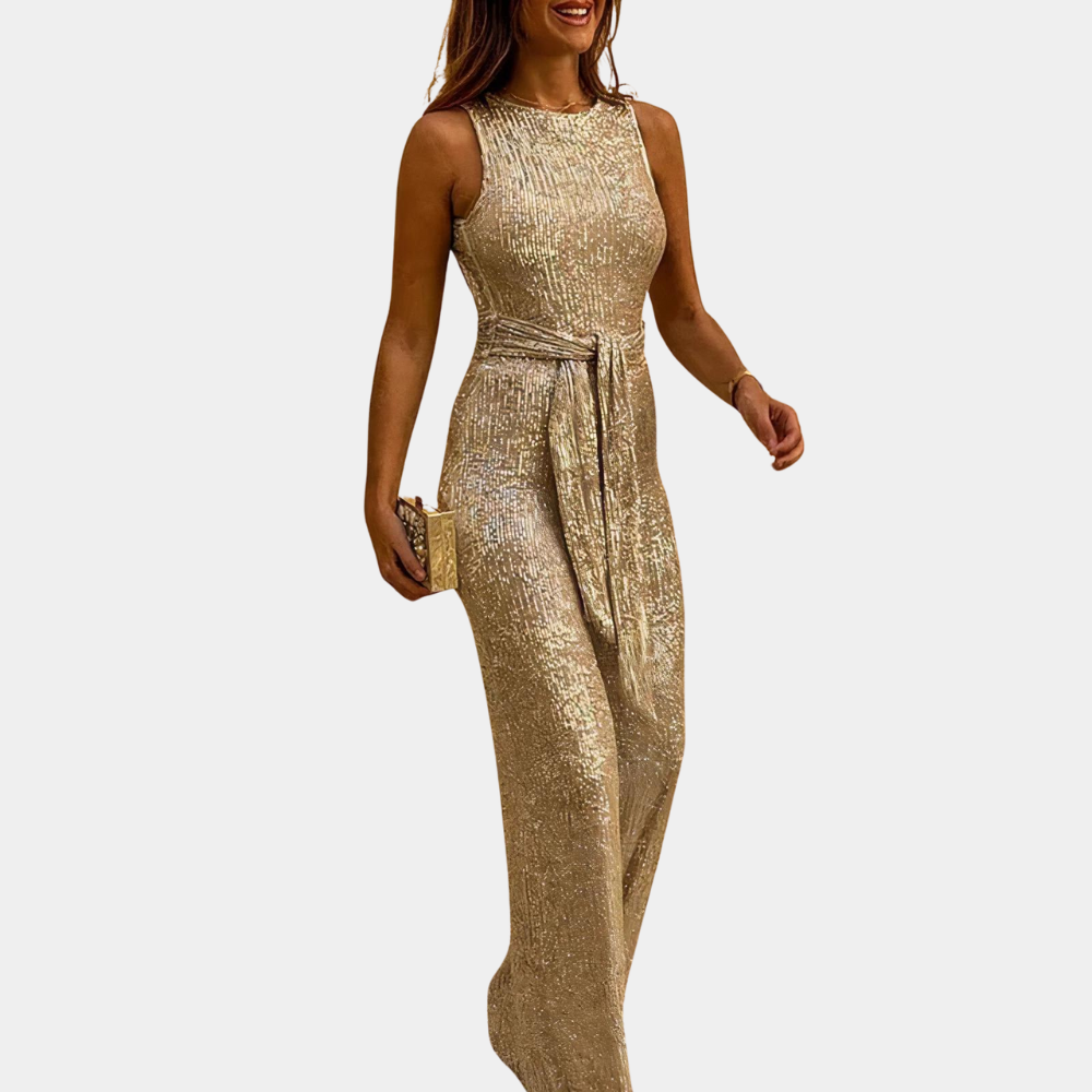 Abito lungo dorato elegante, senza maniche, con cintura, perfetto per eventi serali. Tessuto scintillante, stile glamour. Moda donna.