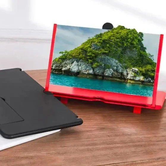 Lente d'ingrandimento per smartphone su supporto rosso, amplifica schermo per visione migliorata. Accessorio pratico per video e film.