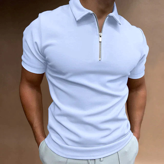 Maglietta polo bianca da uomo con zip, maniche corte, vestibilità aderente. Ideale per moda casual estiva. Tessuto leggero e traspirante.