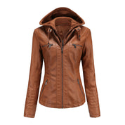 Giacca in pelle marrone da donna con cappuccio, zip frontale e tasche multiple. Design elegante e moderno, ideale per l'autunno e l'inverno.
