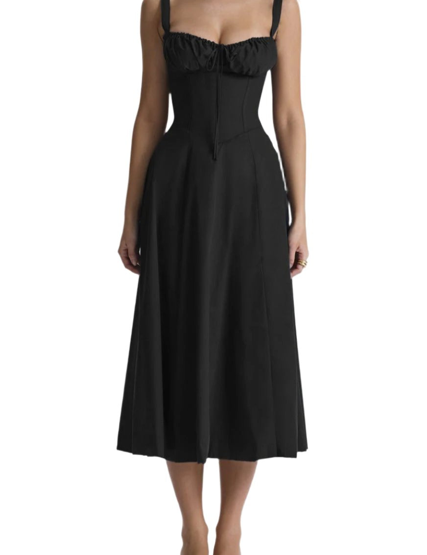 Abito nero elegante donna, lunghezza midi, spalline sottili, scollo a cuore, perfetto per serate e occasioni speciali.