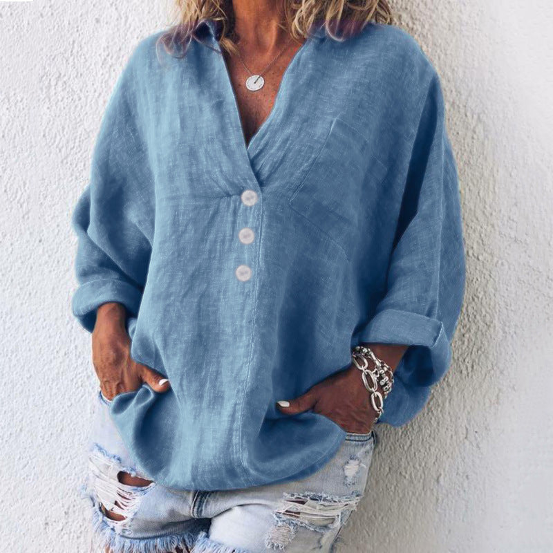 Camicia donna in lino blu, maniche lunghe, bottoni bianchi, stile casual. Perfetta per look estivi e primaverili. Moda femminile trendy.