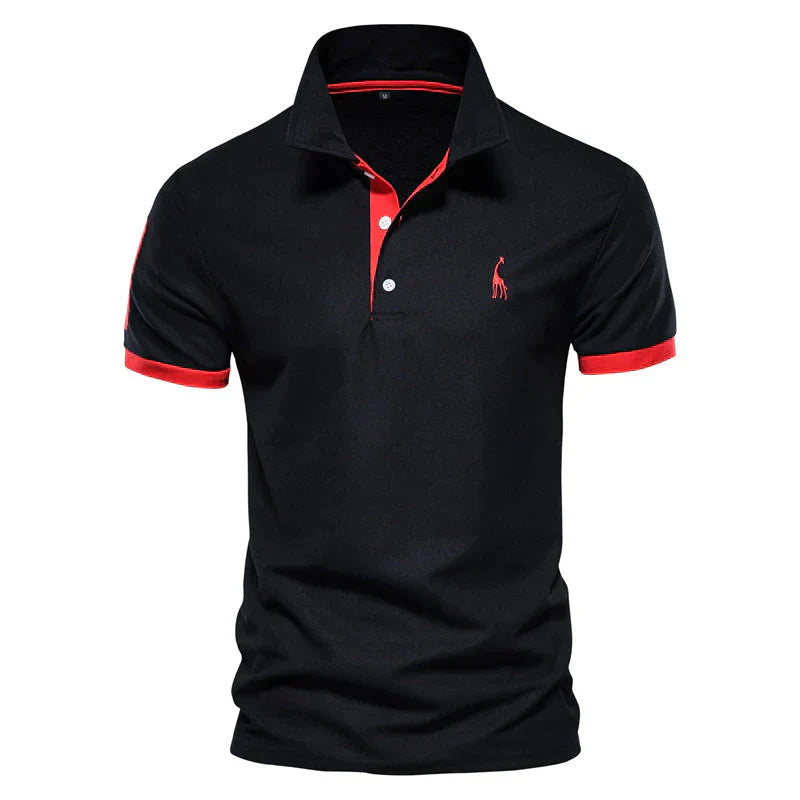 Polo nera da uomo con colletto e bordi rossi, logo ricamato, maniche corte. Elegante e casual, perfetta per ogni occasione.