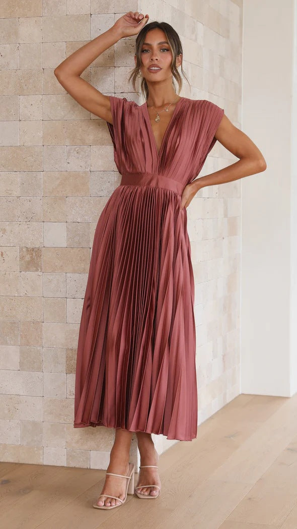 Elegante Abito Lungo Plissettato con Scollo a V e Delicato Fiocco Dietro
