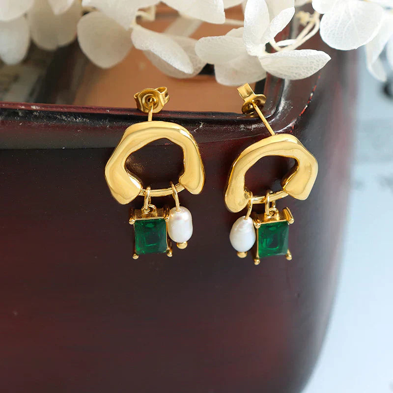 Maya | Eleganti orecchini con smeraldi e perle