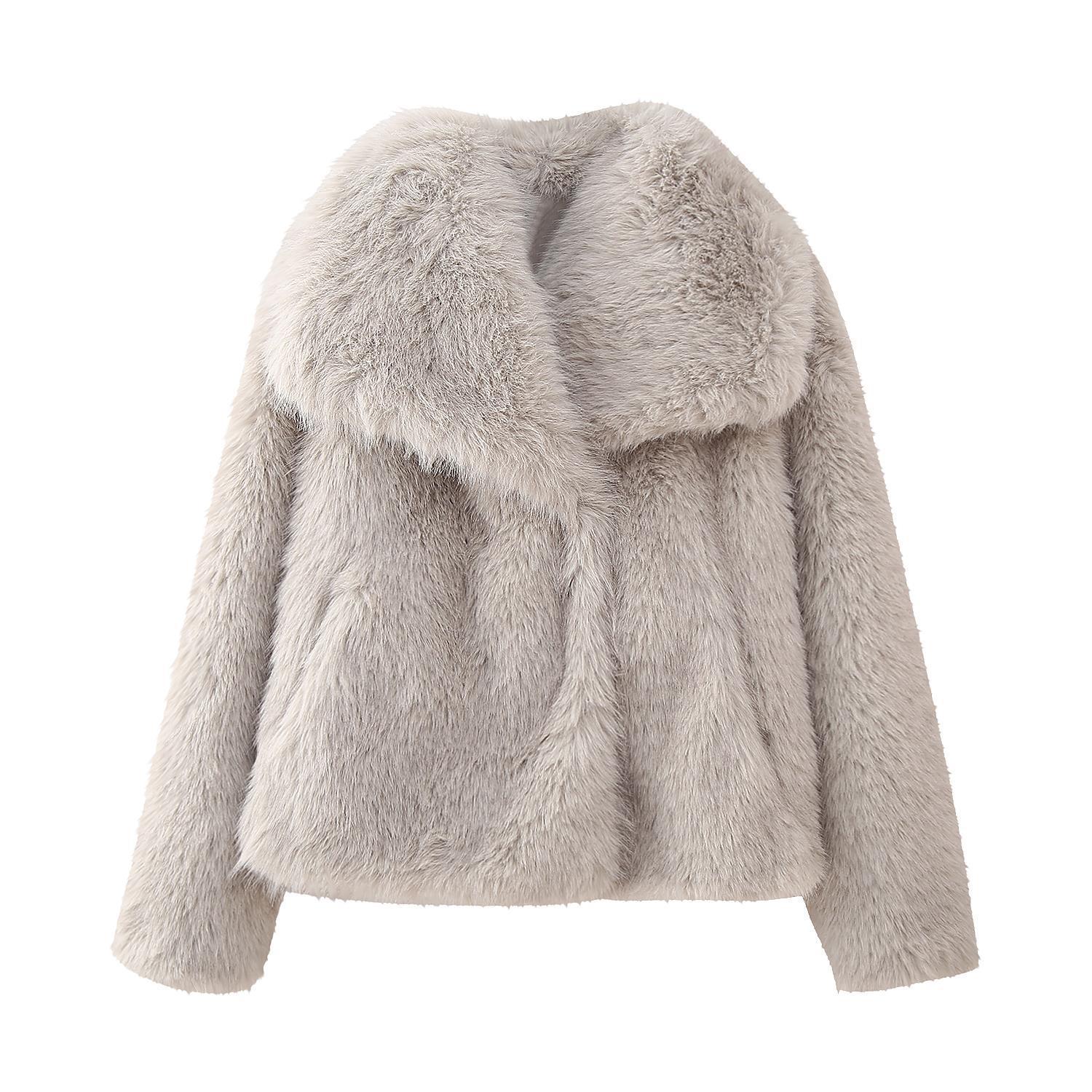 Giacca in ecopelliccia grigia, morbida e calda, ideale per l'inverno. Design elegante, perfetta per look casual e formali.