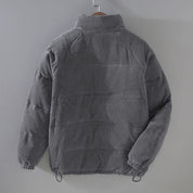Giacca invernale grigia in velluto a coste, design trapuntato, collo alto, maniche lunghe, ideale per moda uomo, abbigliamento caldo e casual.