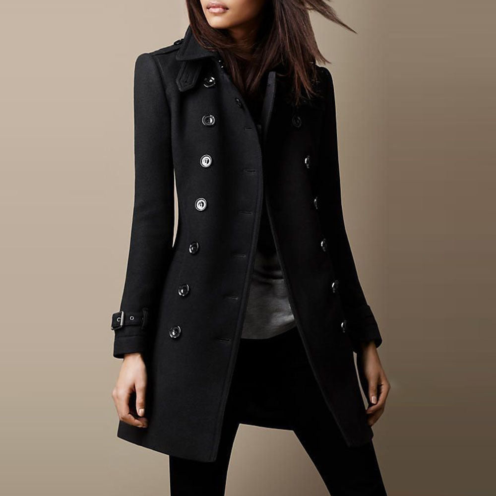 Cappotto nero elegante da donna, doppio petto, con bottoni metallici, stile classico, ideale per l'inverno e l'autunno.