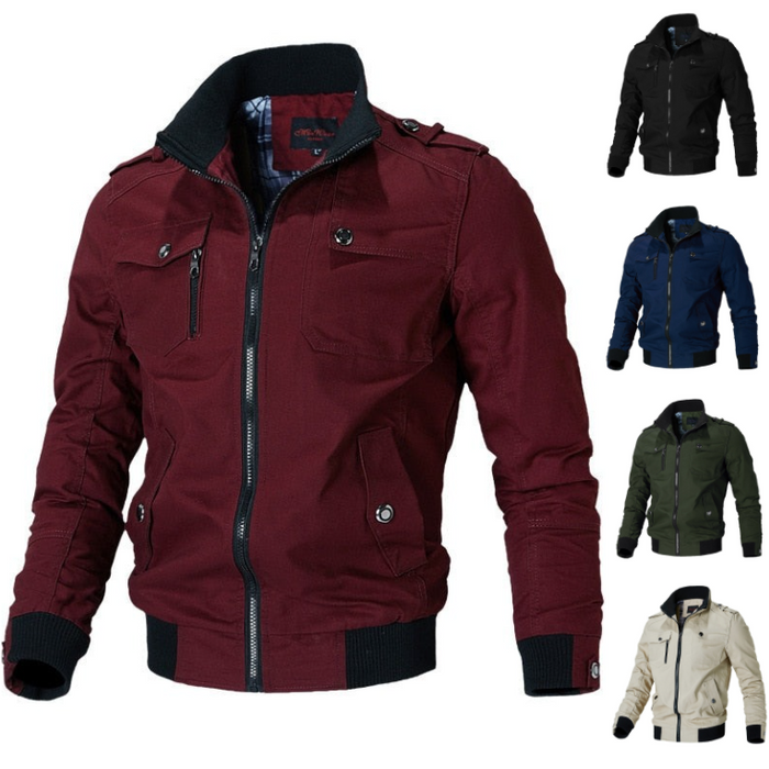 Giacca uomo casual in cotone, disponibile in rosso, nero, blu, verde e beige. Design con zip, tasche multiple e colletto rialzato.