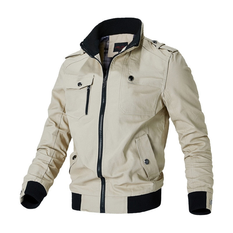 Giacca bomber beige da uomo, stile casual, con zip frontale, tasche multiple e polsini a costine. Ideale per moda autunnale e invernale.