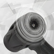 Massaggiatore a percussione nero in azione, design ergonomico, ideale per rilassamento muscolare e recupero post-allenamento. Accessorio fitness innovativo.