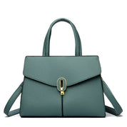 Borsa a mano in pelle verde con chiusura dorata, design elegante e moderno, ideale per moda femminile. Accessorio di tendenza per ogni occasione.