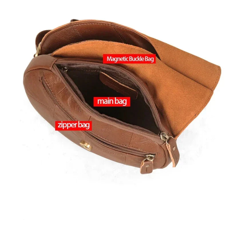 Borsa a tracolla in pelle marrone con chiusura magnetica, tasca principale e tasca con cerniera. Design elegante e funzionale per uso quotidiano.