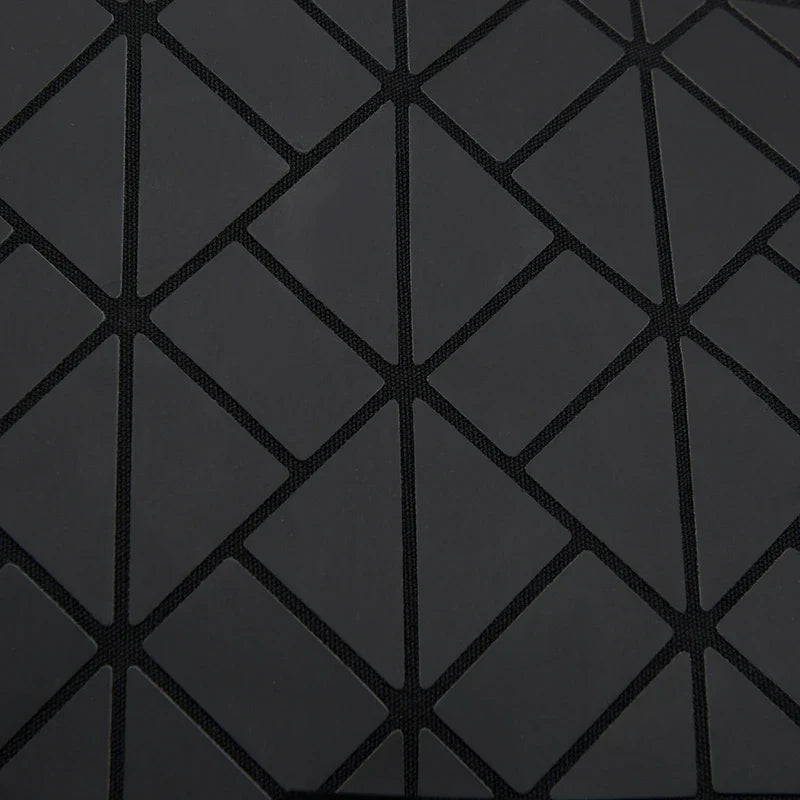 Tessuto nero con motivo geometrico a rombi, design moderno, texture elegante, ideale per arredamento e moda, alta qualità e resistenza.