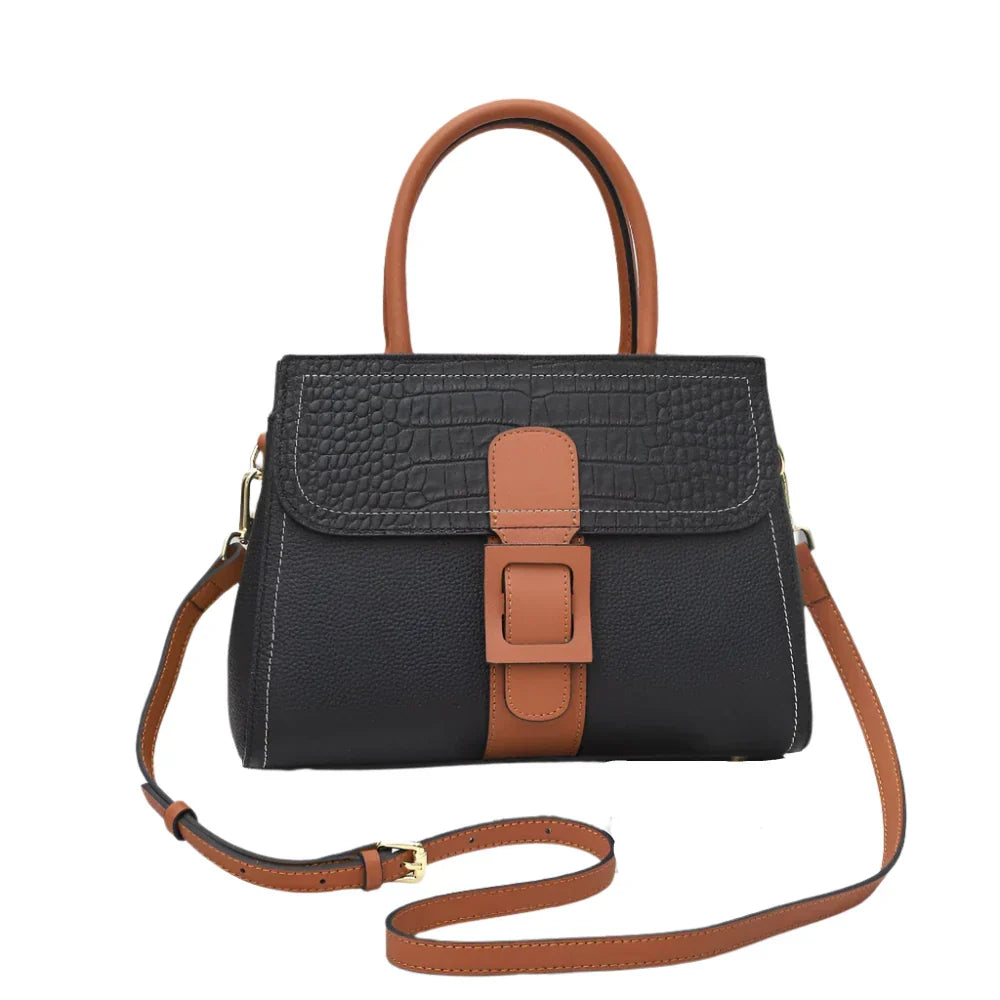 Borsa a mano in pelle nera con dettagli marroni, tracolla regolabile, chiusura a fibbia, design elegante e moderno. Accessorio moda donna.